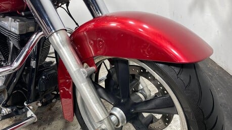 Harley-Davidson Dyna 1690 FLD Switchback 39