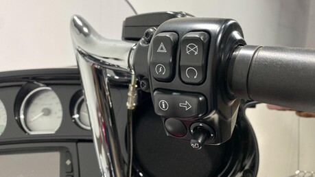 Harley-Davidson Touring 1745 FLHXS Street Glide Special Euro 4 32