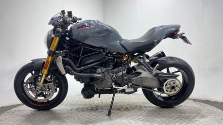 Ducati Monster M1200 S 9