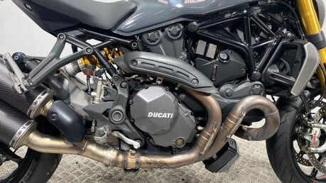 Ducati Monster M1200 S 16
