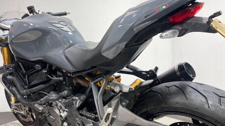 Ducati Monster M1200 S 32