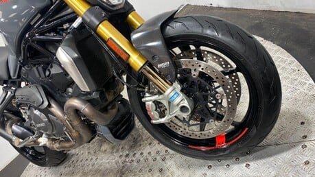 Ducati Monster M1200 S 40