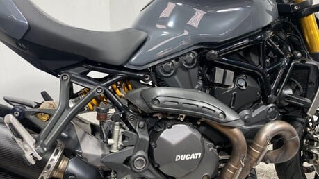 Ducati Monster M1200 S 17