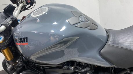 Ducati Monster M1200 S 31