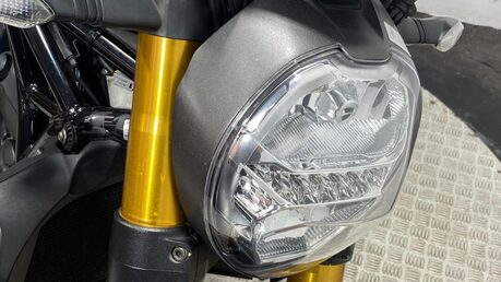Ducati Monster M1200 S 45