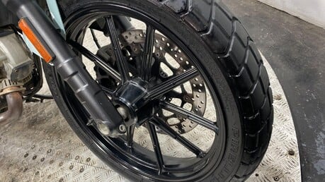 Ducati Scrambler 400 SCRAMBLER SIXTY2 32