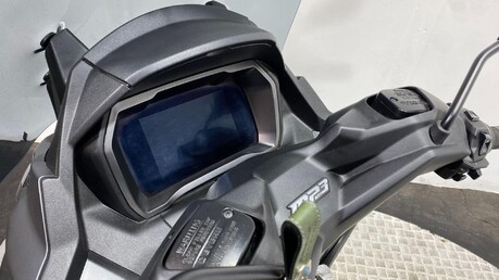 Piaggio MP3 400 HPE Sport CVT Euro 5 18