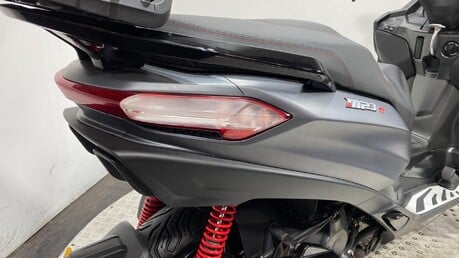 Piaggio MP3 400 HPE Sport CVT Euro 5 37