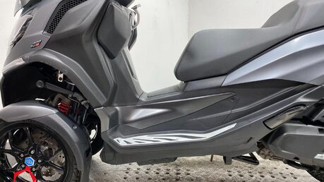 Piaggio MP3 400 HPE Sport CVT Euro 5 27