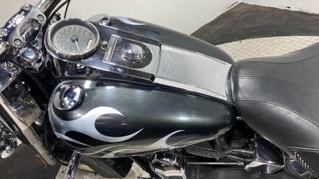 Harley-Davidson Softail Deluxe FLSTNI 1450 21