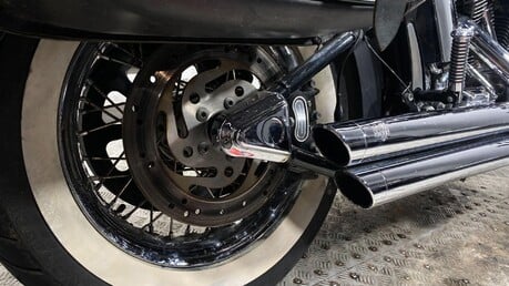 Harley-Davidson Softail Deluxe FLSTNI 1450 27