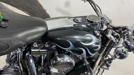 Harley-Davidson Softail Deluxe FLSTNI 1450 43