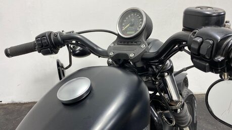 Harley-Davidson Sportster XL 883 N IRON 14 39