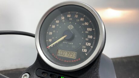 Harley-Davidson Sportster XL 883 N IRON 14 24
