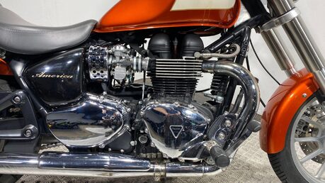 Triumph Bonneville BONNEVILLE AMERICA 14