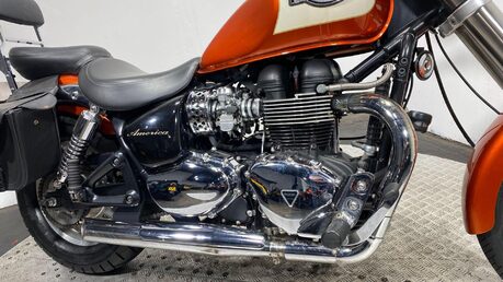 Triumph Bonneville BONNEVILLE AMERICA 15