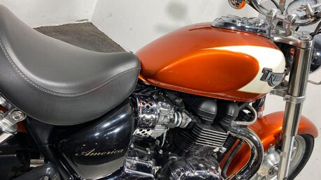 Triumph Bonneville BONNEVILLE AMERICA 24