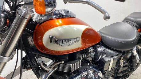 Triumph Bonneville BONNEVILLE AMERICA 28