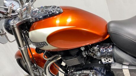 Triumph Bonneville BONNEVILLE AMERICA 30