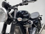 Triumph Street BONNEVILLE STREET TWIN 43