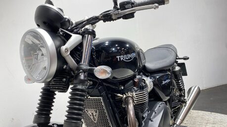 Triumph Street BONNEVILLE STREET TWIN 43