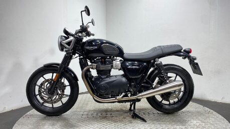Triumph Street BONNEVILLE STREET TWIN 2
