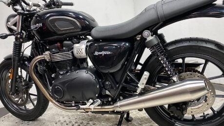 Triumph Street BONNEVILLE STREET TWIN 11