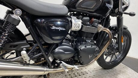Triumph Street BONNEVILLE STREET TWIN 15