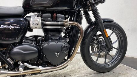 Triumph Street BONNEVILLE STREET TWIN 17