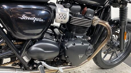 Triumph Street BONNEVILLE STREET TWIN 19