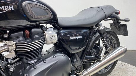 Triumph Street BONNEVILLE STREET TWIN 22