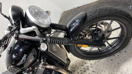 Triumph Street BONNEVILLE STREET TWIN 24