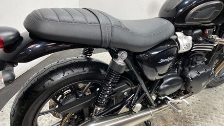 Triumph Street BONNEVILLE STREET TWIN 29