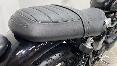 Triumph Street BONNEVILLE STREET TWIN 31