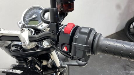 Triumph Street BONNEVILLE STREET TWIN 36