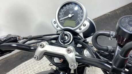 Triumph Street BONNEVILLE STREET TWIN 37