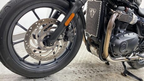 Triumph Street BONNEVILLE STREET TWIN 39