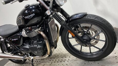 Triumph Street BONNEVILLE STREET TWIN 46