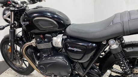 Triumph Street BONNEVILLE STREET TWIN 52