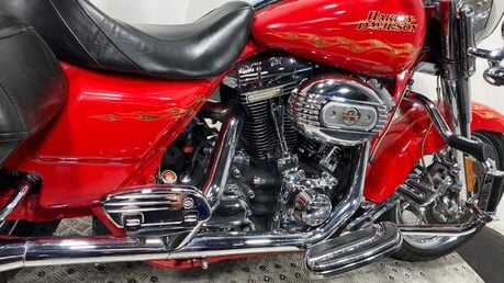 Harley-Davidson Touring FLHRSE CVO Roadking 20