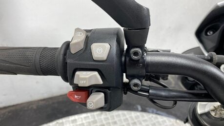 Triumph Street Triple STREET TRIPLE R 40