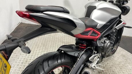 Triumph Street Triple STREET TRIPLE R 16