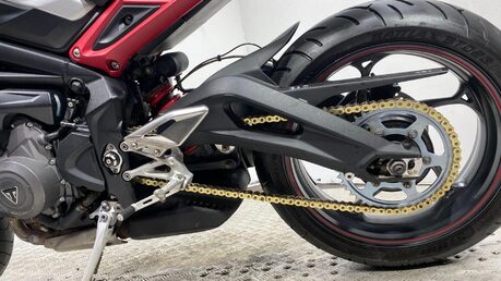 Triumph Street Triple STREET TRIPLE R 33