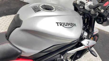 Triumph Street Triple STREET TRIPLE R 34