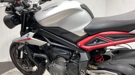 Triumph Street Triple STREET TRIPLE R 37