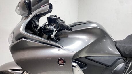 Honda VFR1200F VFR 1200 F-A 24