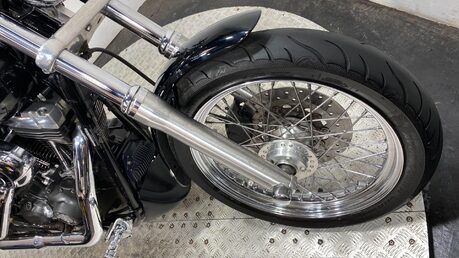 Harley-Davidson Dyna FXDB STREET BOB 23