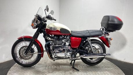 Triumph Bonneville 865 2