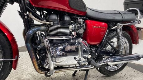 Triumph Bonneville 865 18