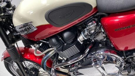 Triumph Bonneville 865 24